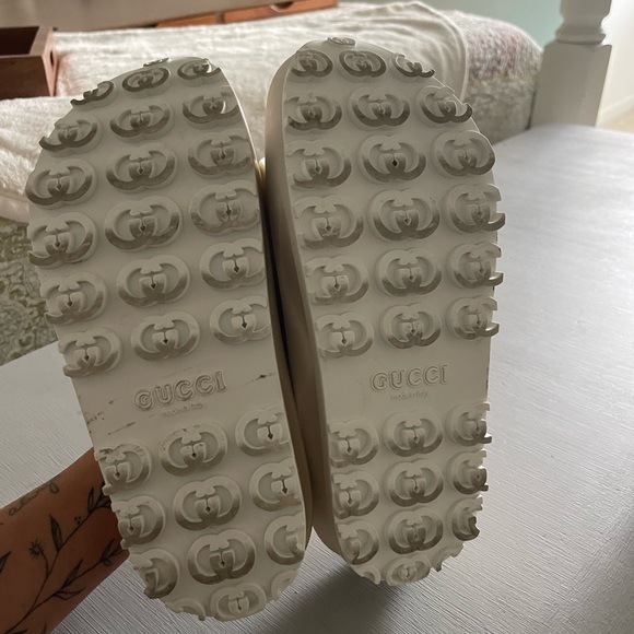 Platform Slides - Picture 2 of 6